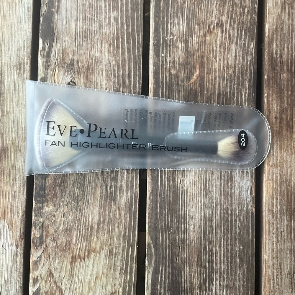 EVE PEARL 204 Dual Fan Highlighter Brush